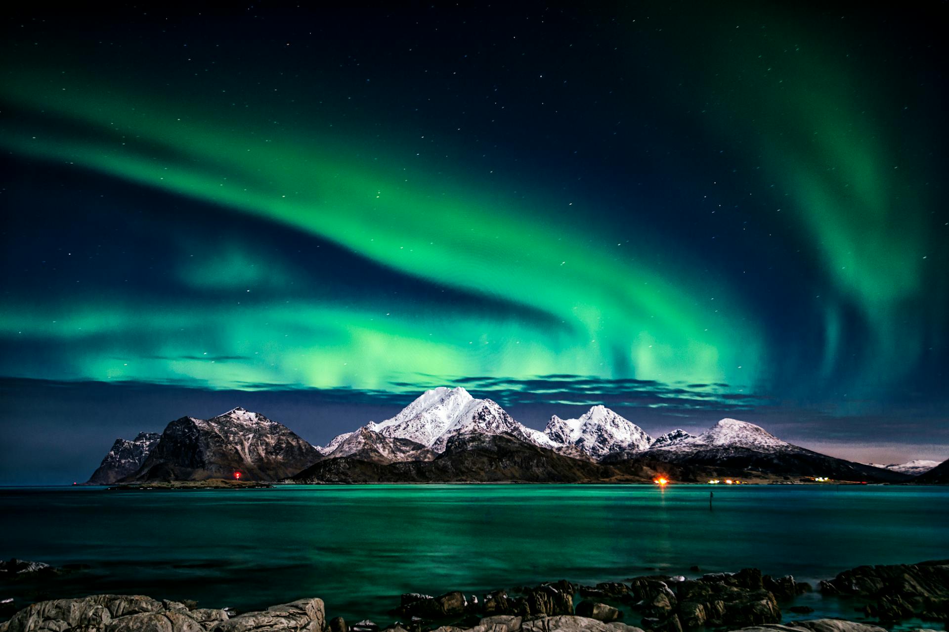 Northern lights over Murphy Lake, Athabasca Basin